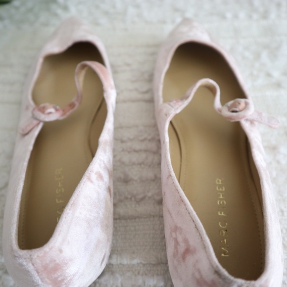 Marc Fisher crushed velvet pointy toe pink flats - Picture 5 of 5